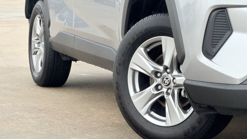 Used 2025 Toyota RAV4 XLE FWD image 11