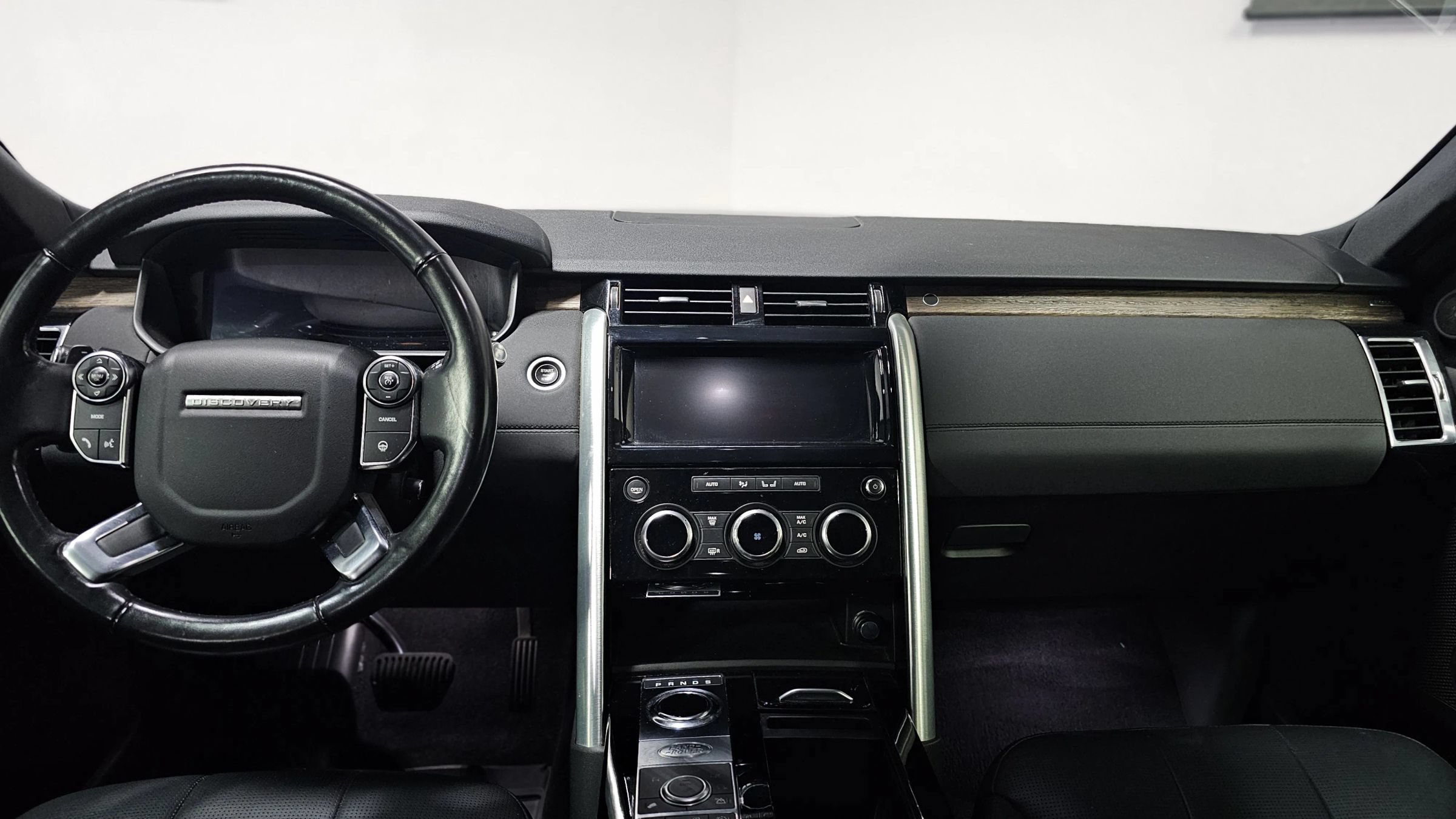 Used 2018 Land Rover Discovery HSE AWD/4WD image 31