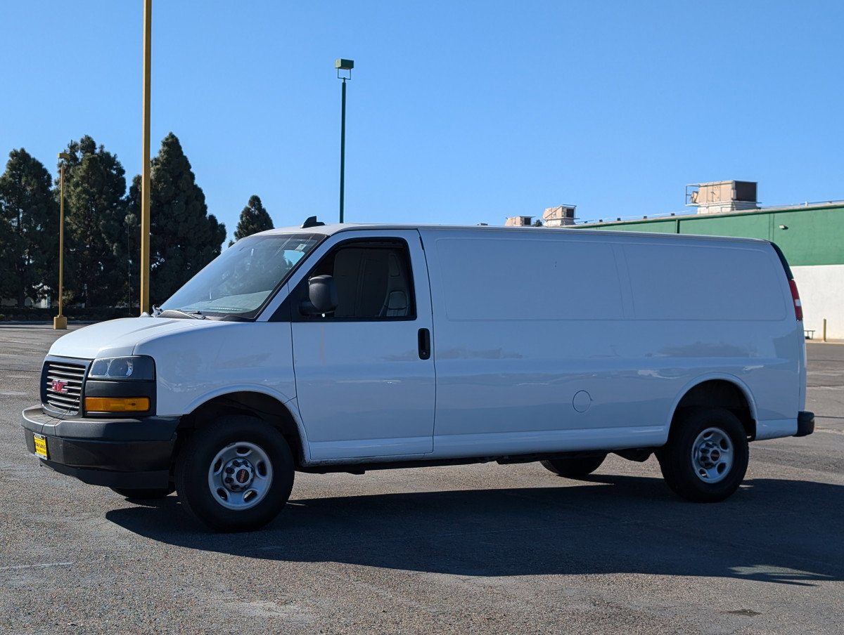 Used 2023 GMC Savana 2500 Extended Cargo Van image 3