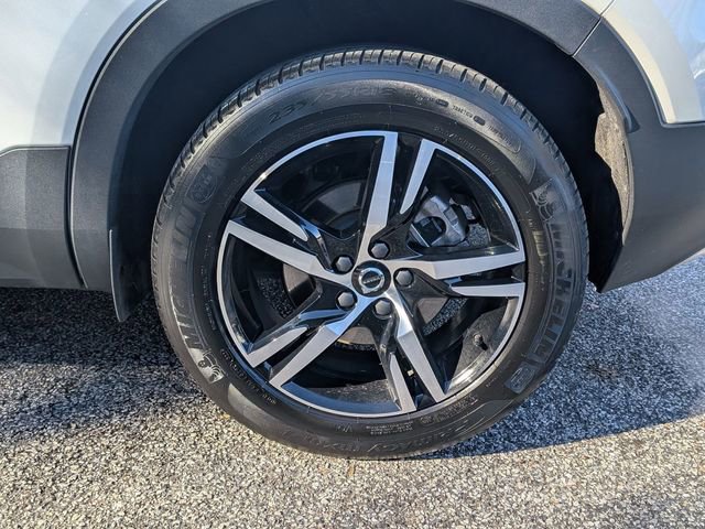 Certified 2023 Volvo XC40 B5 Plus image 31