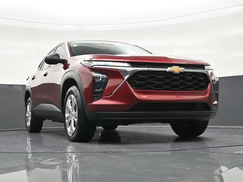 Used 2024 Chevrolet Trax LS FWD image 30
