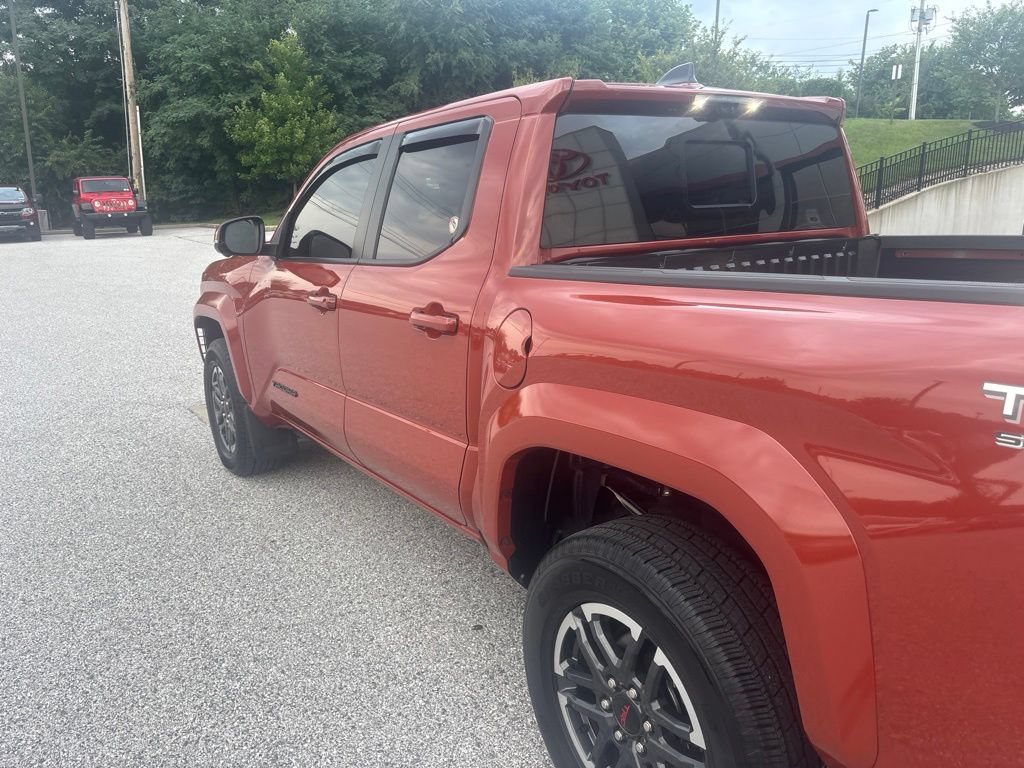 Used 2025 Toyota Tacoma TRD Sport w/ TRD Sport Premium Package AWD/4WD image 10