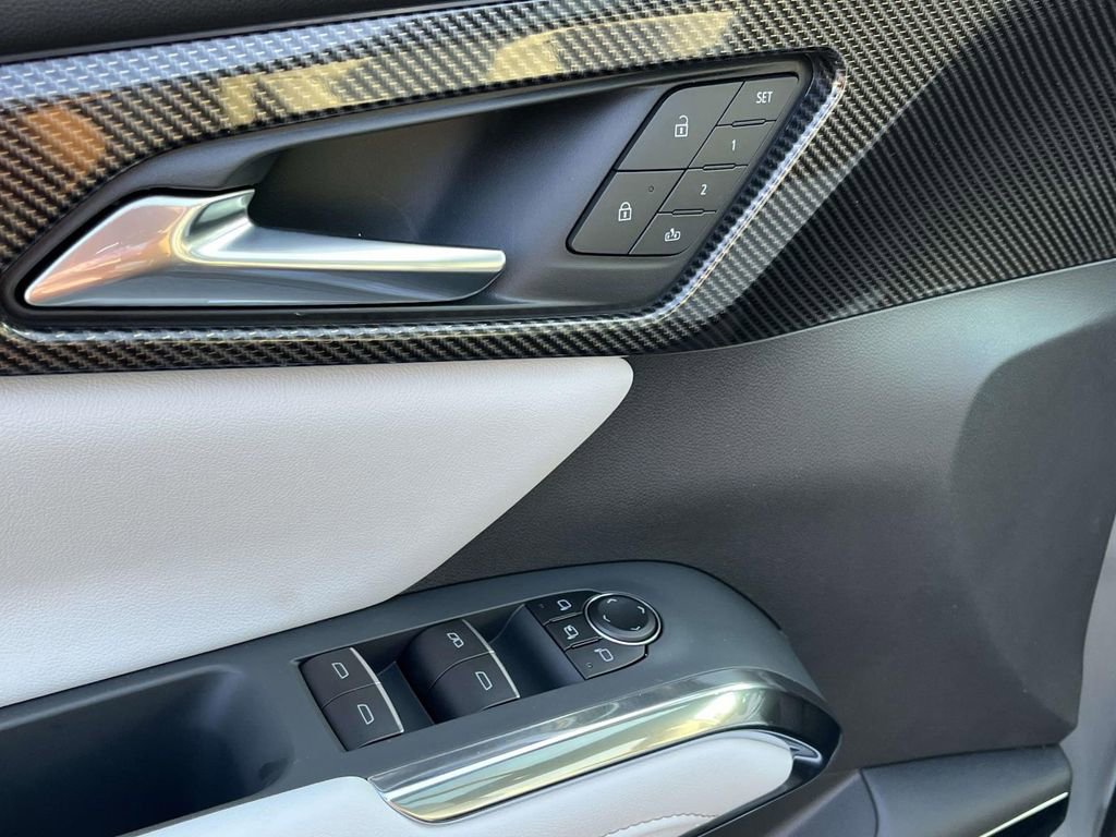 New 2026 Chevrolet Traverse High Country w/ LPO, Floor Liner Package image 20