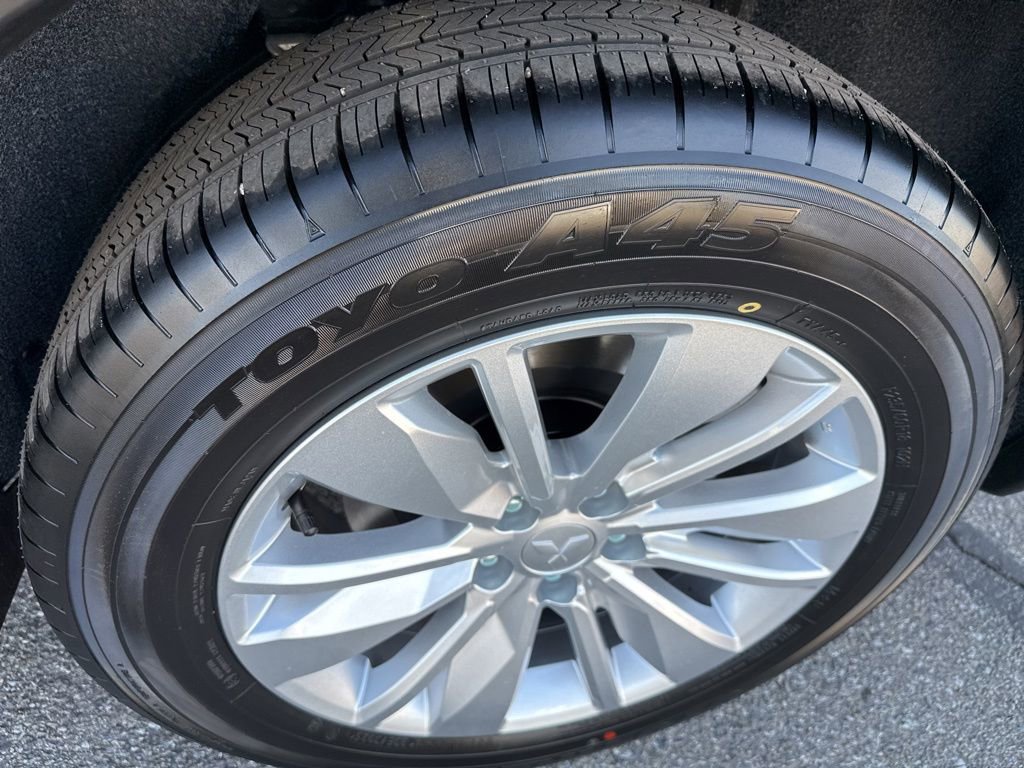 New 2025 Mitsubishi Outlander ES image 12