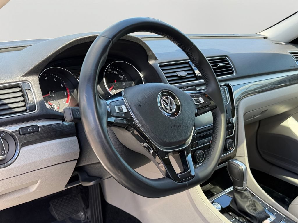 Used 2018 Volkswagen Passat 2.0T SE FWD image 18