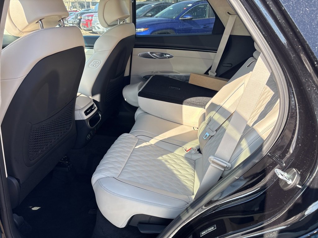 Used 2025 Genesis GV70 3.5T Sport w/ Sport Advanced Package image 10