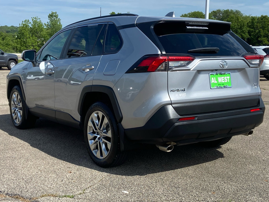 Used 2021 Toyota RAV4 XLE Premium AWD/4WD image 7