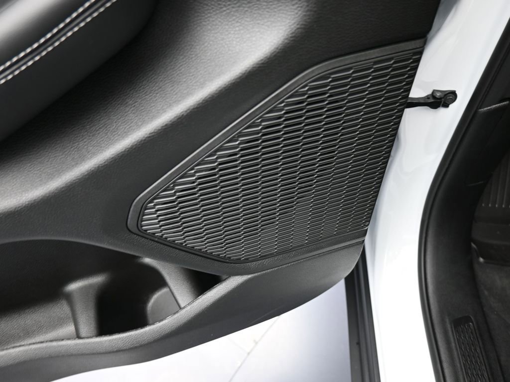 New 2025 Jeep Grand Cherokee Altitude image 15