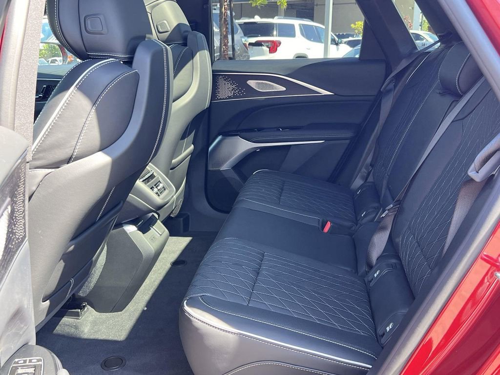 New 2026 Cadillac Lyriq V image 28