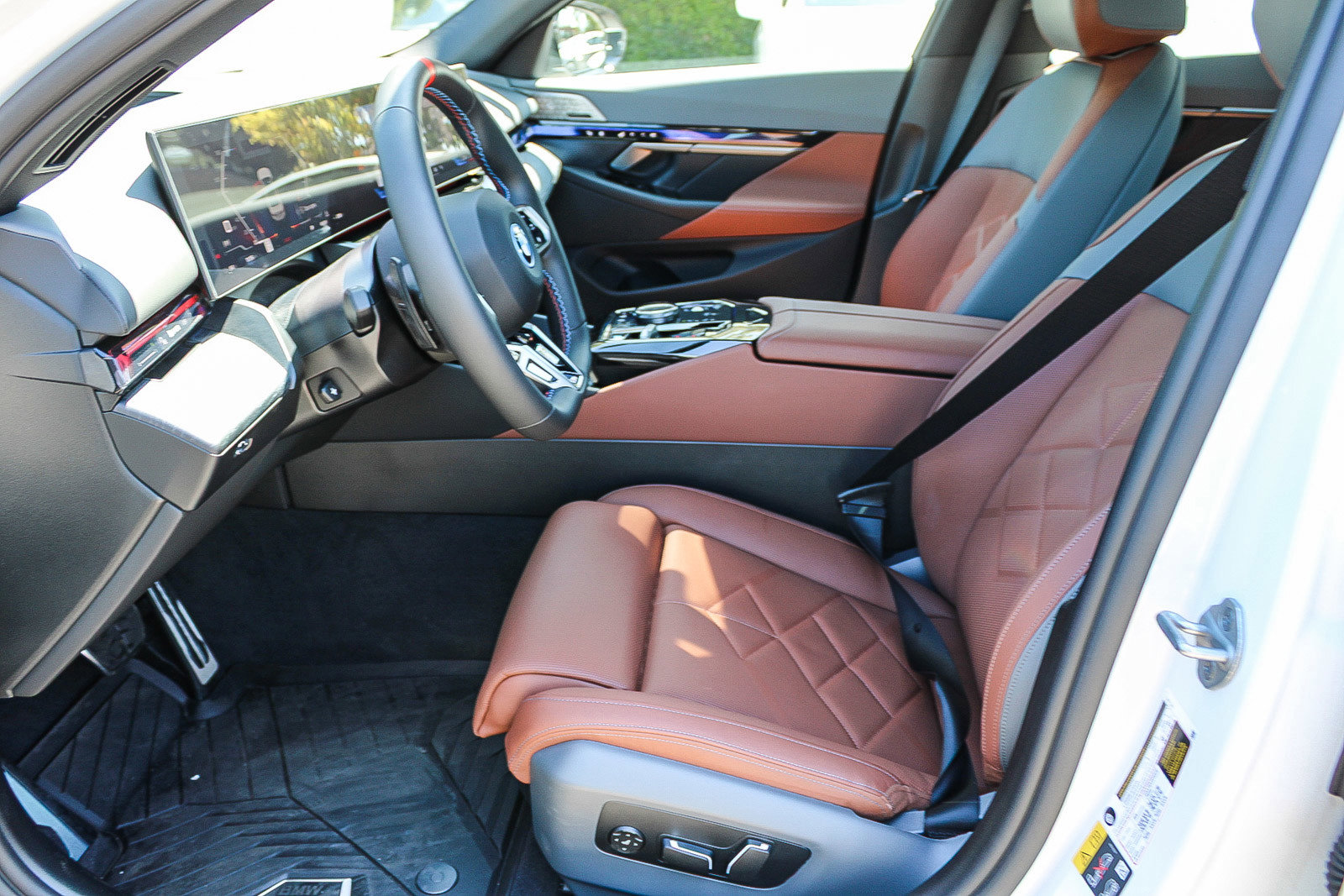 New 2025 BMW i5 M60 w/ Premium Package AWD/4WD image 17