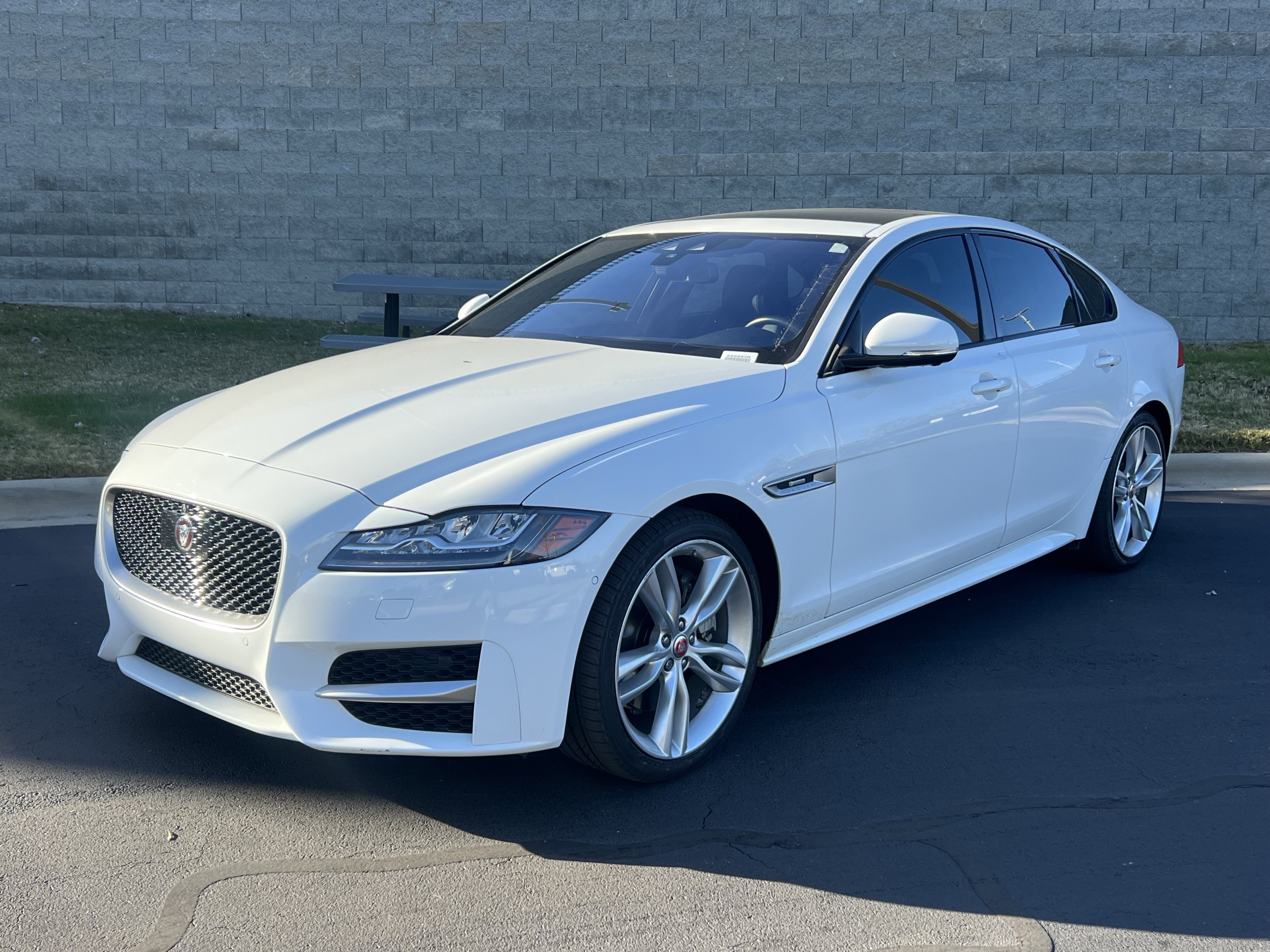 Used 2018 Jaguar XF R-Sport image 1