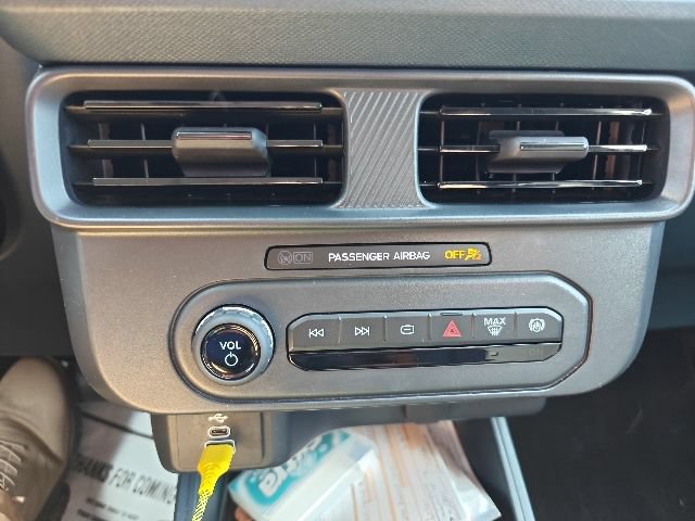 Used 2025 Ford Maverick XL FWD image 11