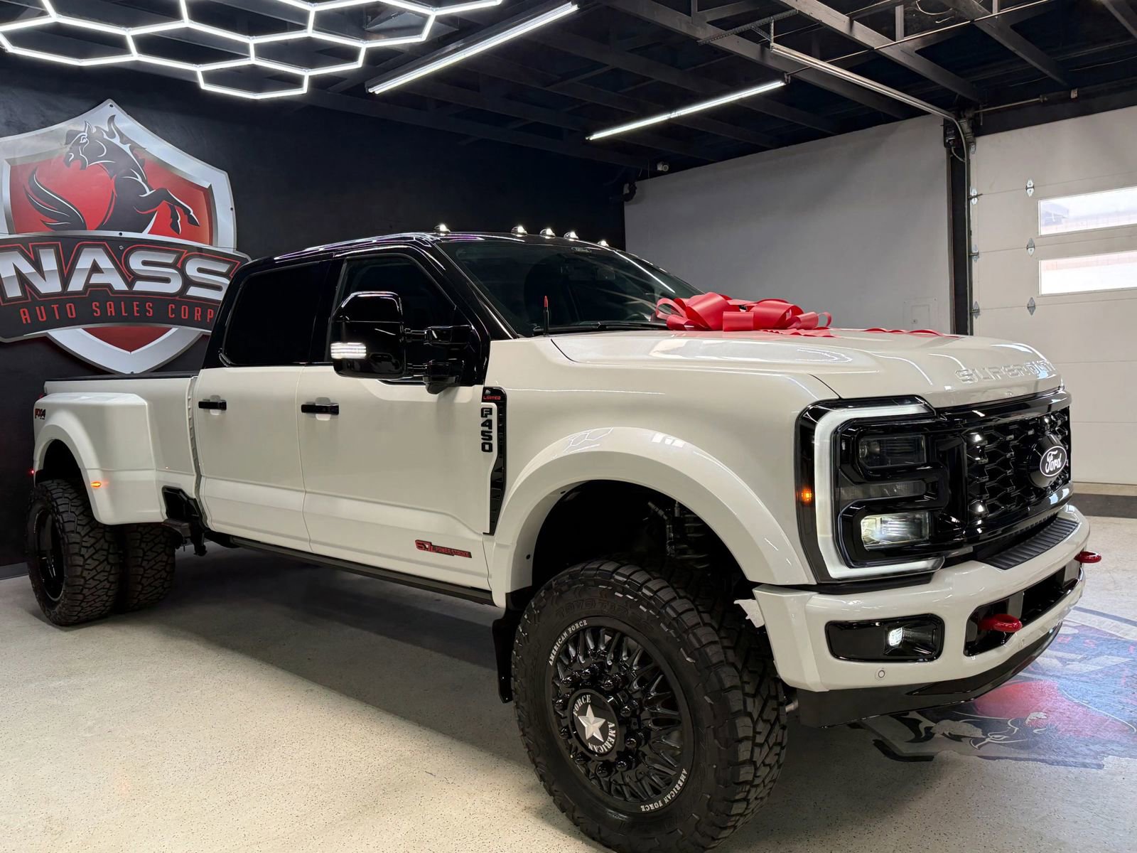 Used 2024 Ford F450 Limited w/ FX4 Off-Road Package image 15