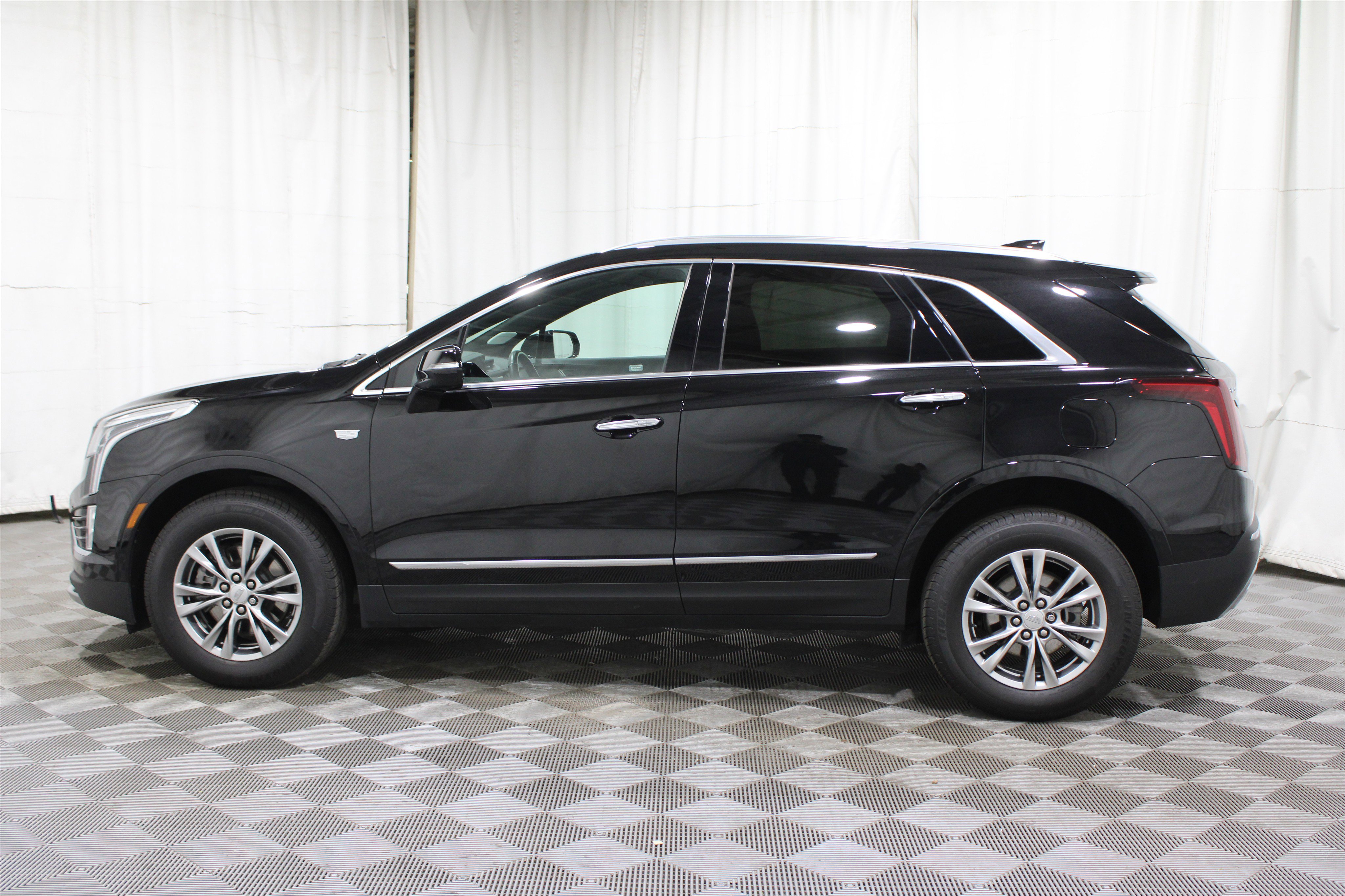 Used 2022 Cadillac XT5 Premium Luxury w/ LPO, Floor Liner Package image 35