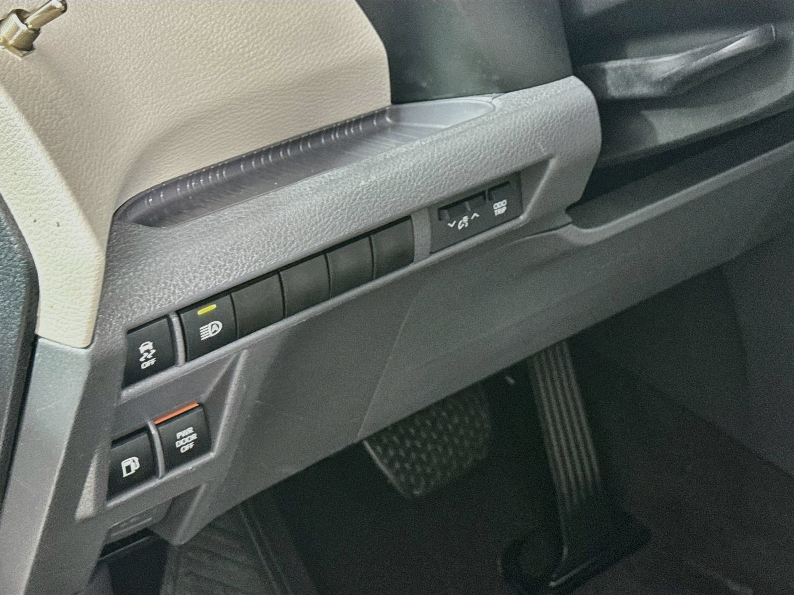 Used 2024 Toyota Sienna LE AWD/4WD image 7