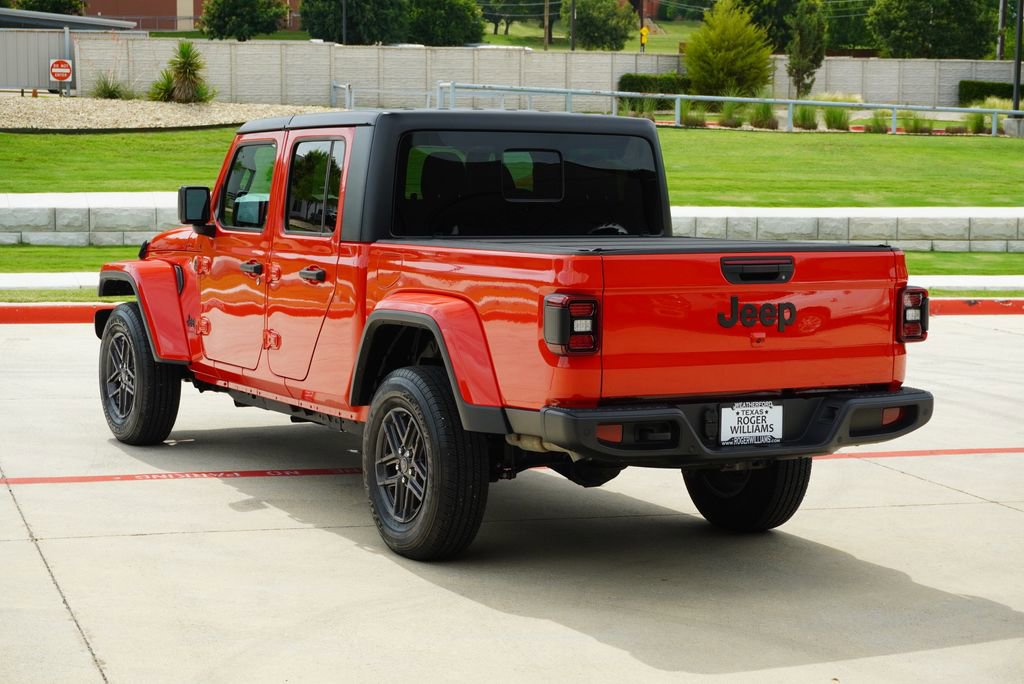 Used 2025 Jeep Gladiator Sport AWD/4WD image 3