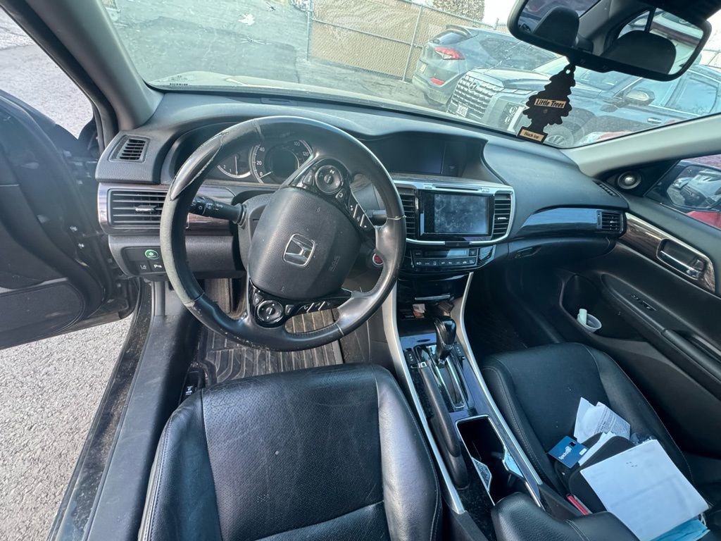 Used 2016 Honda Accord Touring image 3