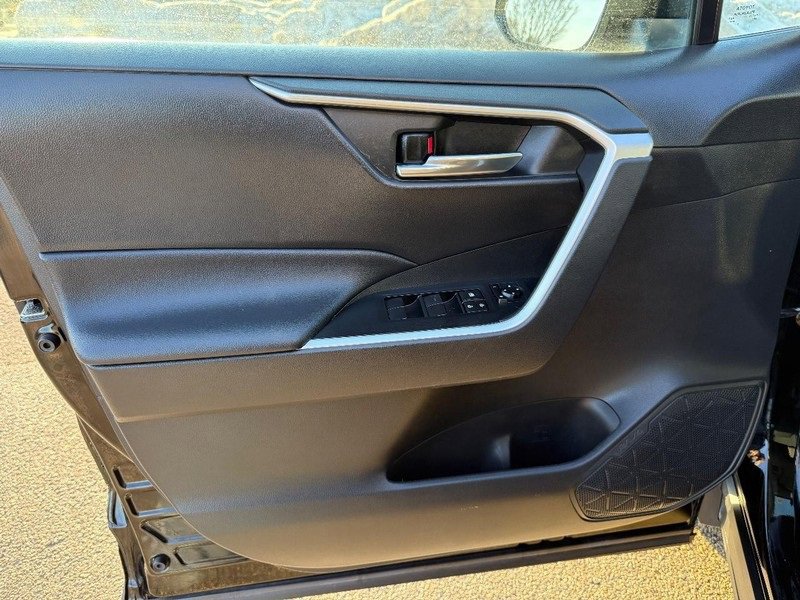 Used 2021 Toyota RAV4 XLE image 19