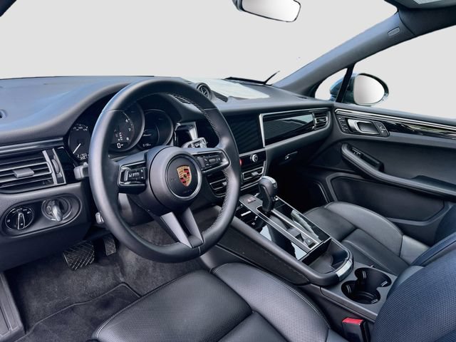 Certified 2024 Porsche Macan AWD/4WD image 4