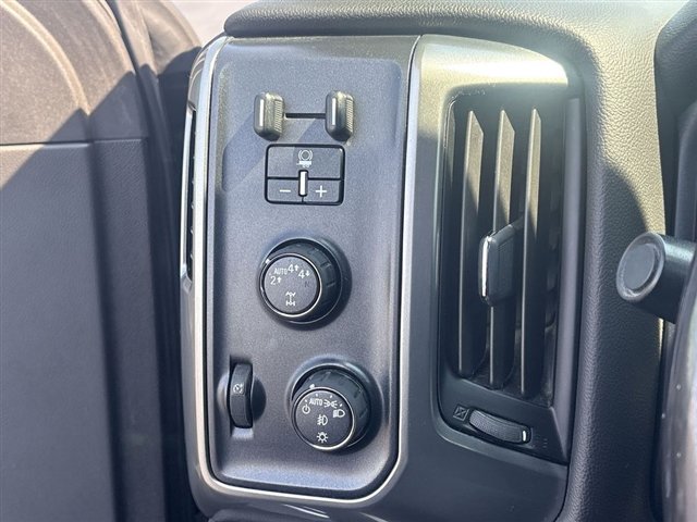 Certified 2019 Chevrolet Silverado 1500 LT w/ LPO, Chrome Package AWD/4WD image 16