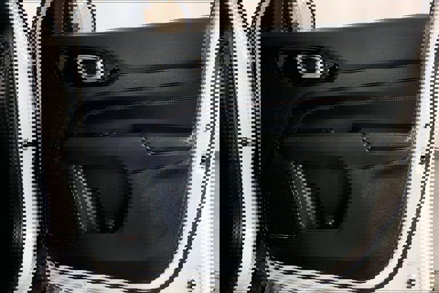 Used 2024 Jeep Compass Trailhawk image 25