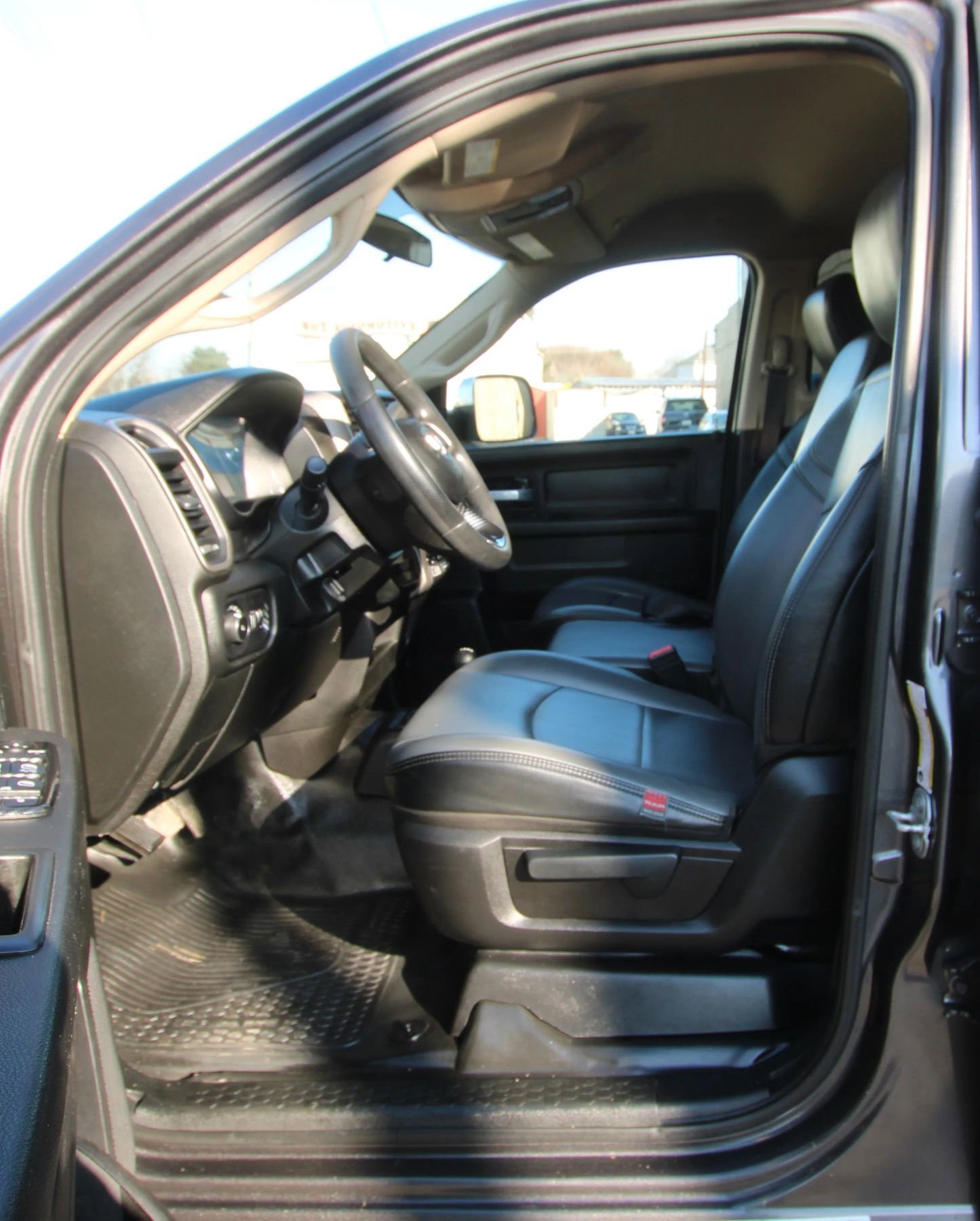 Used 2019 RAM 3500 Tradesman w/ Chrome Appearance Group AWD/4WD image 9