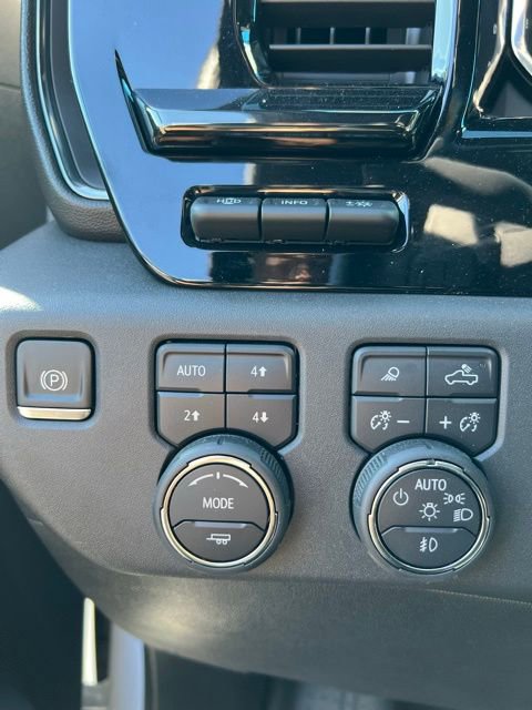 Used 2024 Chevrolet Silverado 1500 ZR2 w/ Technology Package image 35