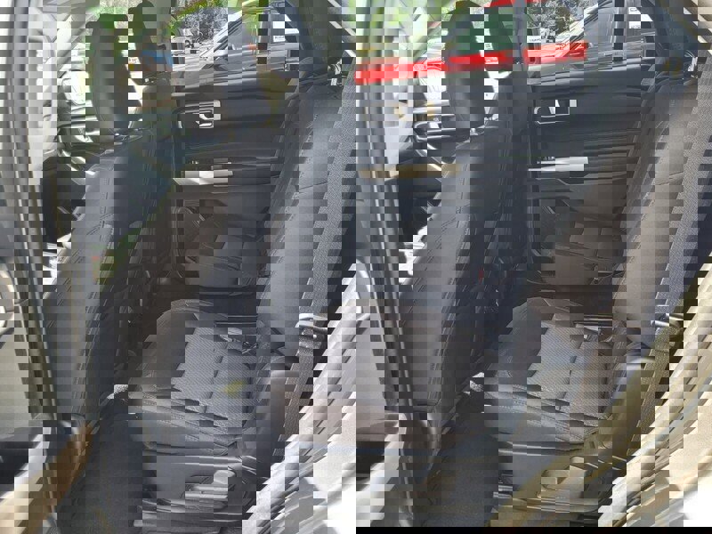 Used 2023 Ford Explorer XLT image 6