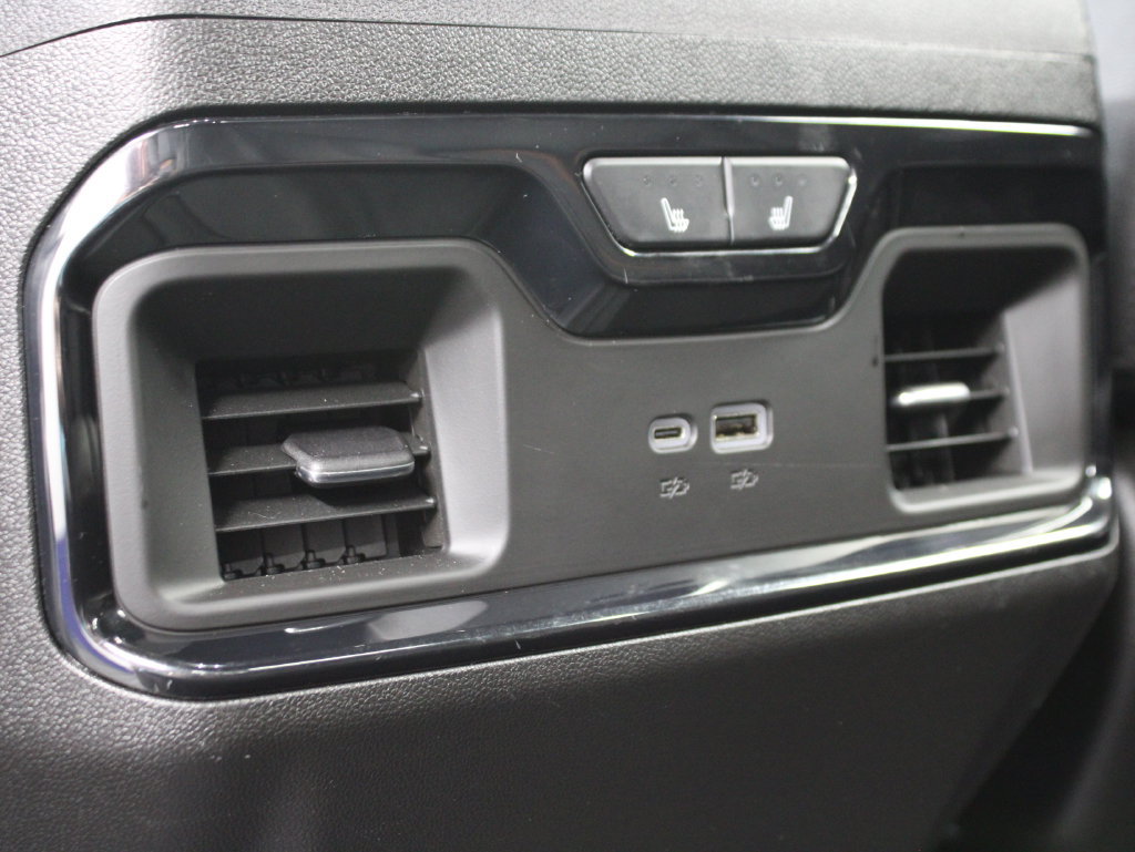Used 2025 GMC Sierra 2500 AT4 AWD/4WD image 18