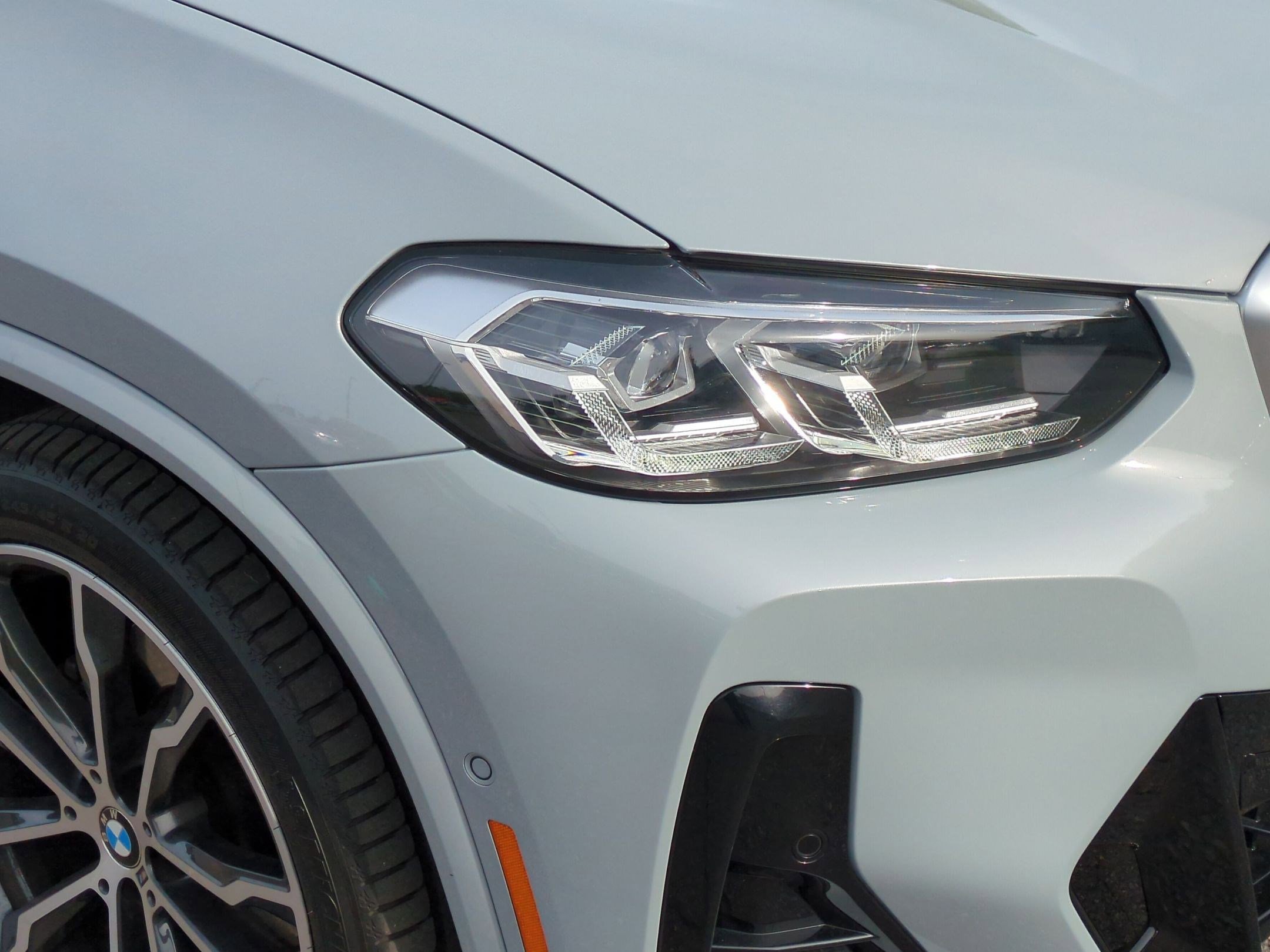 Used 2023 BMW X4 xDrive30i w/ M Sport Package image 9