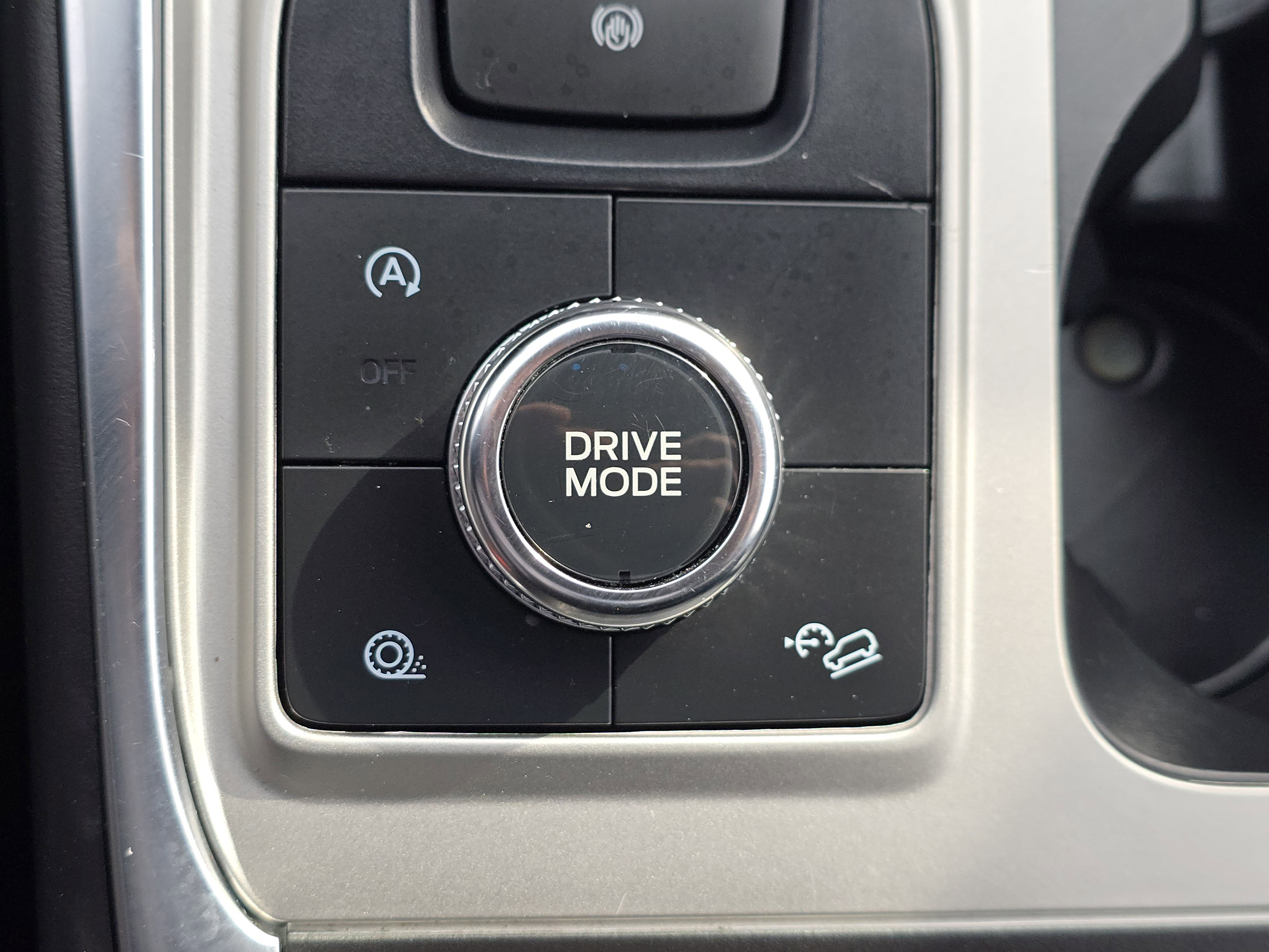 Used 2024 Ford Explorer XLT w/ Equipment Group 202A image 24