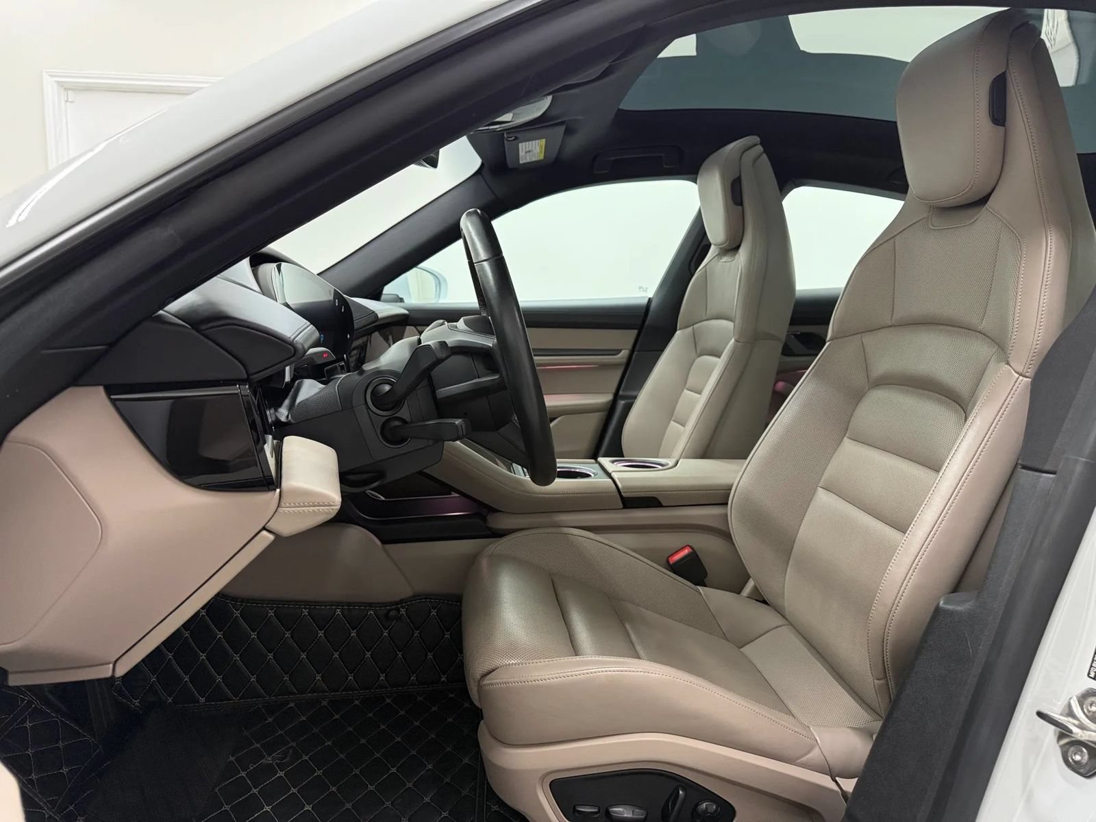 Used 2021 Porsche Taycan RWD image 12