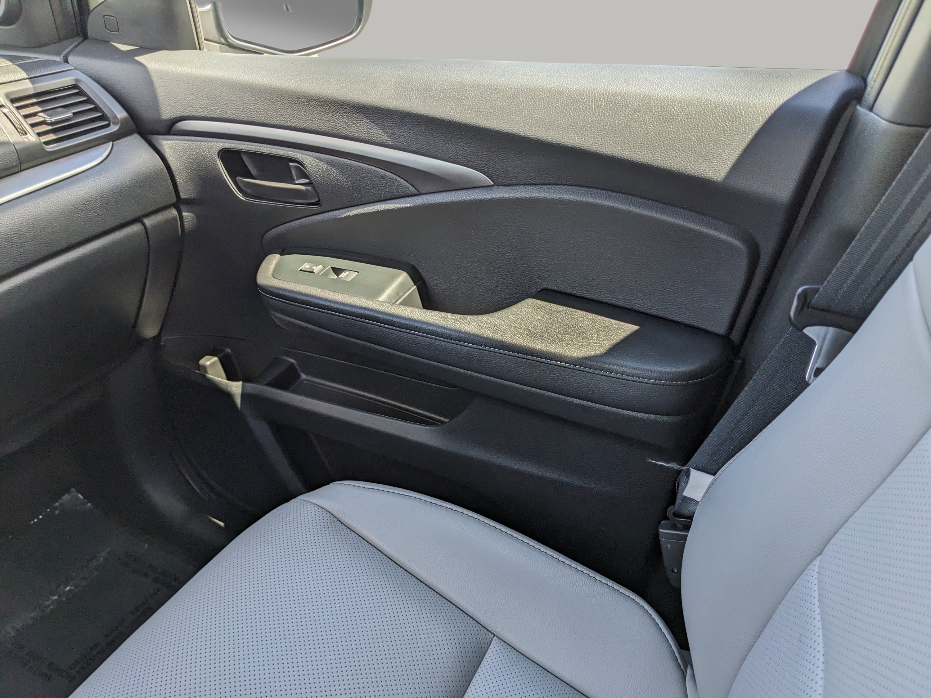 Used 2023 Honda Passport EX-L image 16