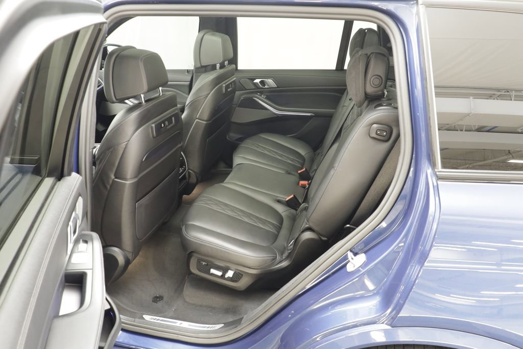 Used 2022 BMW X7 M50i AWD/4WD image 16