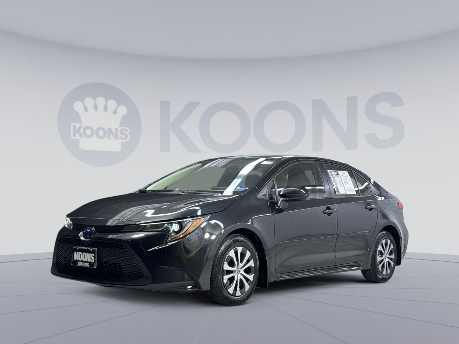 Used 2022 Toyota Corolla LE FWD image 1