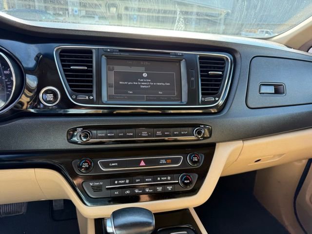 Used 2017 Kia Sedona SX image 18