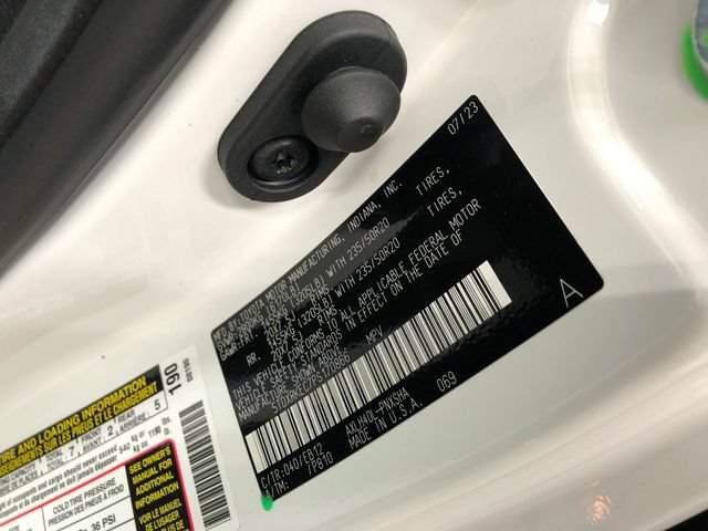 Used 2023 Toyota Sienna XSE FWD image 32