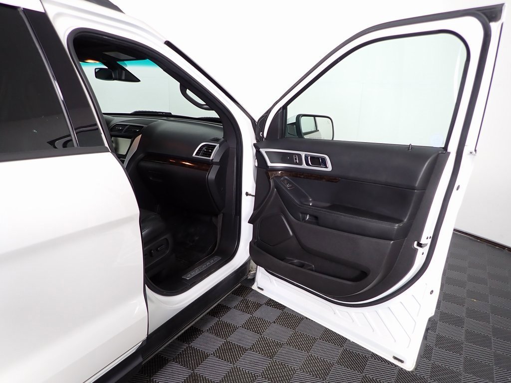 Used 2015 Ford Explorer Limited w/ Equipment Group 302A image 34