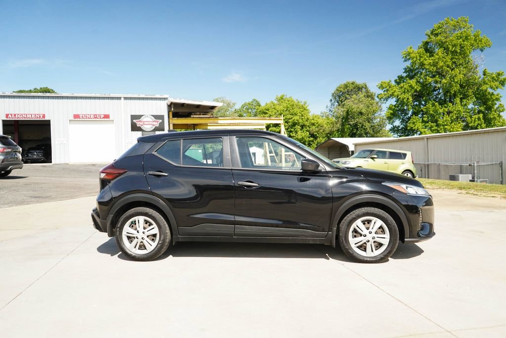 Used 2022 Nissan Kicks S FWD image 3