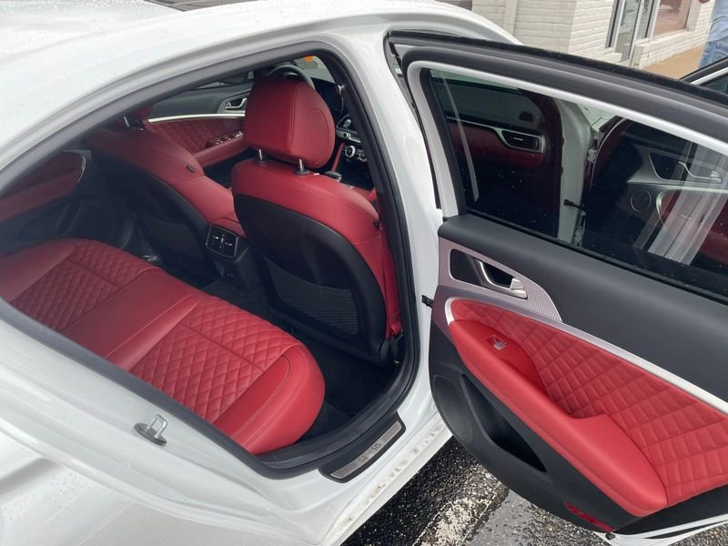 Used 2023 Genesis G70 3.3T w/ Sport Prestige Package image 9