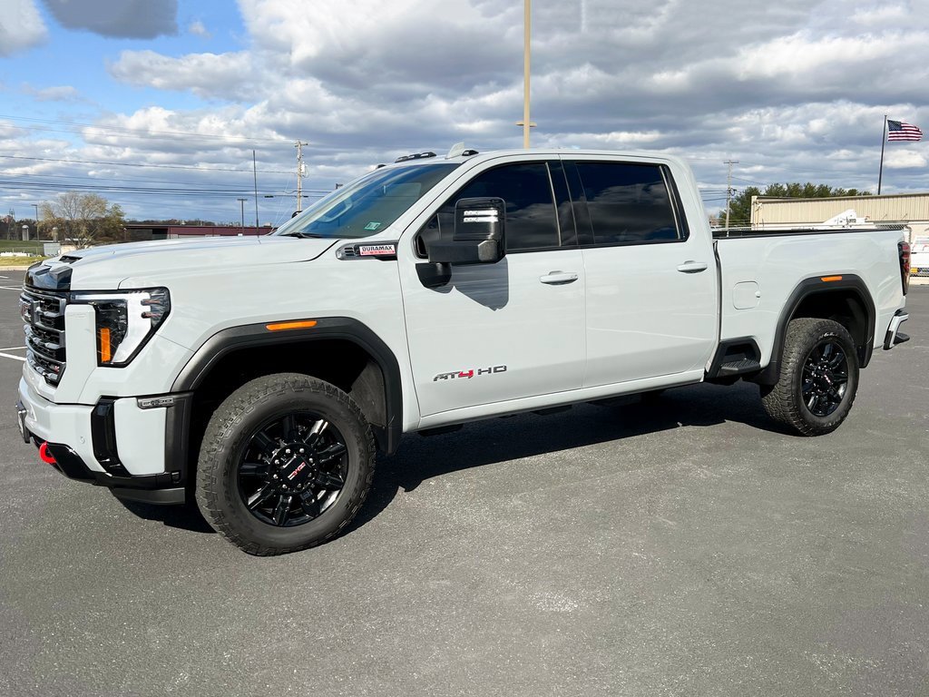 Used 2025 GMC Sierra 2500 AT4 image 13