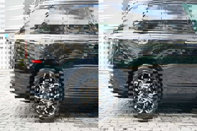 Used 2020 Rolls-Royce Cullinan Black Badge image 29