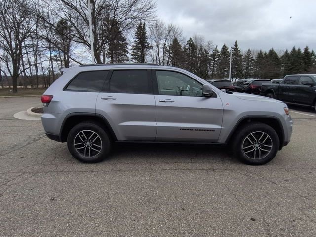 Used 2017 Jeep Grand Cherokee Trailhawk w/ Trailhawk Luxury Group image 2