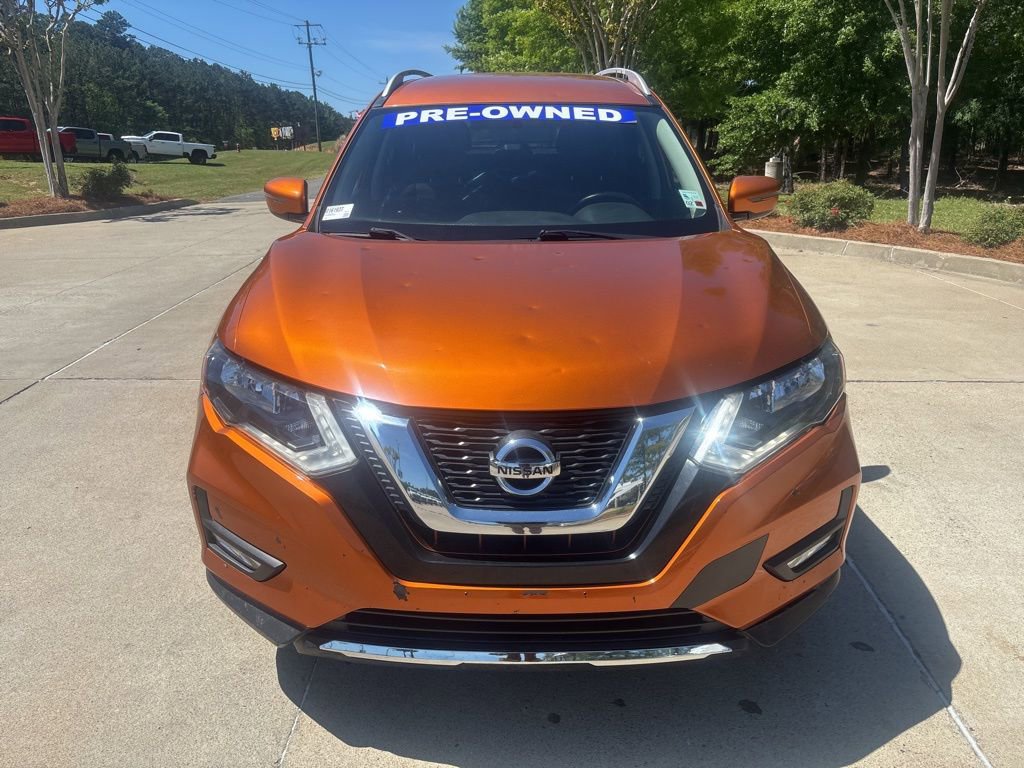 Used 2017 Nissan Rogue SV image 2