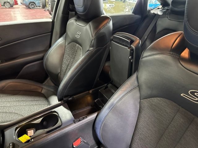 Used 2015 Chrysler 200 S w/ Navigation & Sound Group I AWD/4WD image 28