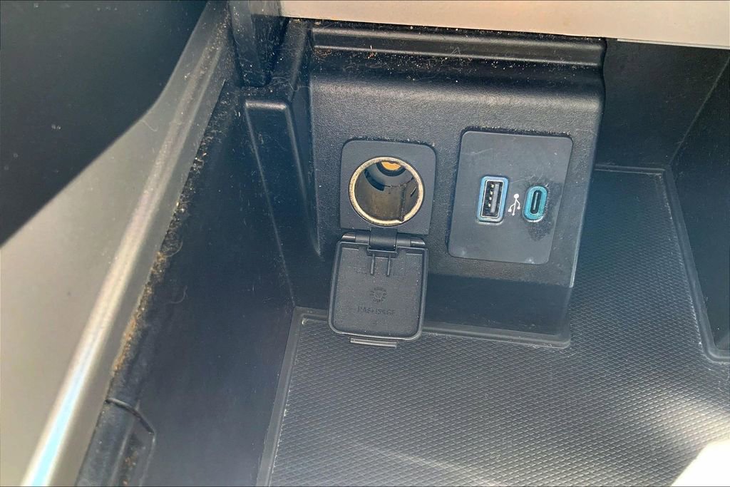 Used 2020 Ford Explorer XLT image 16