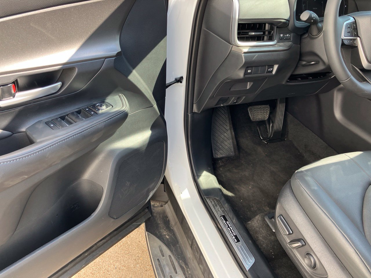 Used 2025 Toyota Grand Highlander FWD image 9