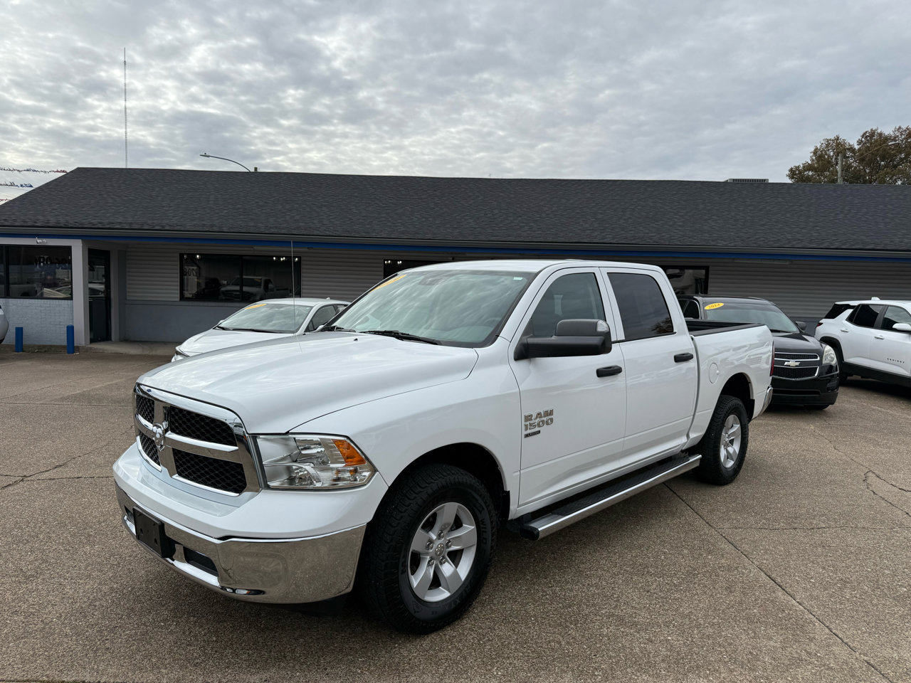 Used 2019 RAM 1500 Tradesman w/ Chrome Appearance Group image 3