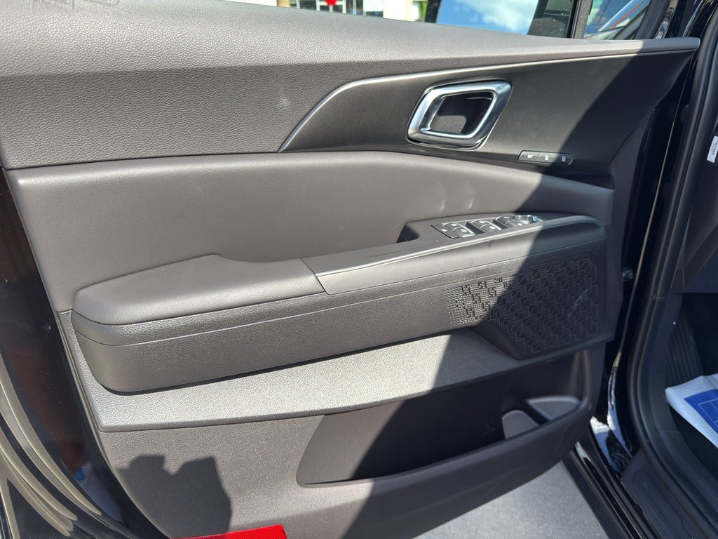 New 2026 Kia Carnival SX w/ SX Dark Edition Package FWD image 9