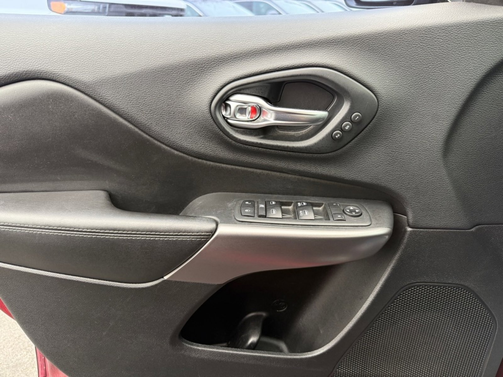 Used 2019 Jeep Cherokee Limited w/ Luxury Group image 35